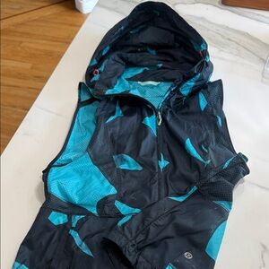 Lululemon Athletica Black and Teal Hooded Vest